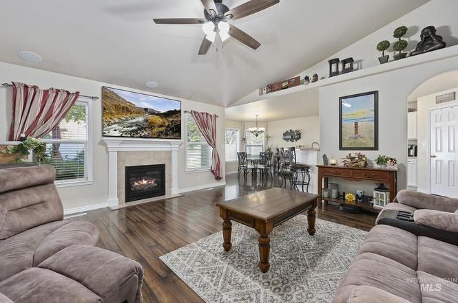 1387 Bradley St - Photo 6 of 20