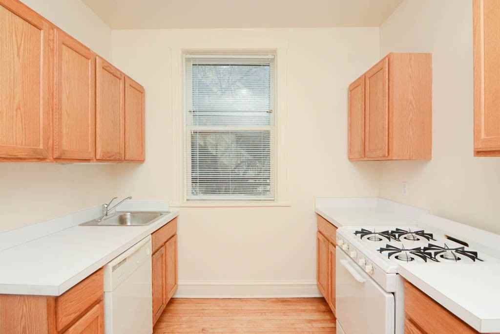 2443 W Sunnyside Ave #1 - Photo 2 of 20
