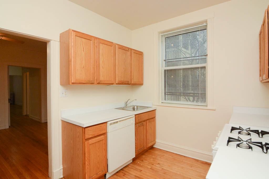 2443 W Sunnyside Ave #1 - Photo 3 of 20