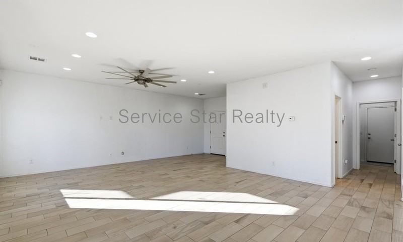 627 W Kerry Ln - Photo 2 of 11