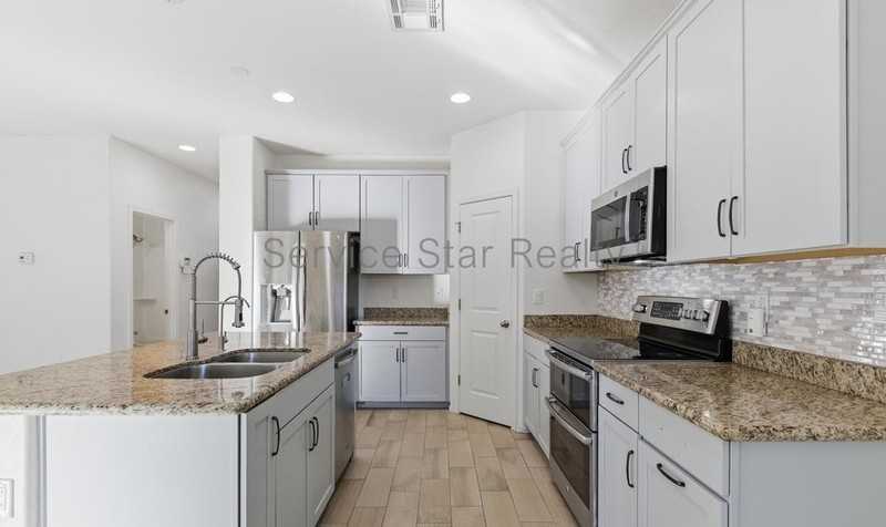 627 W Kerry Ln - Photo 4 of 11
