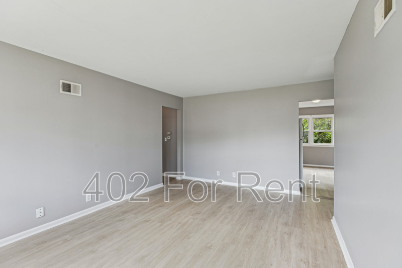 4314 N 52nd St - Photo 4 of 28