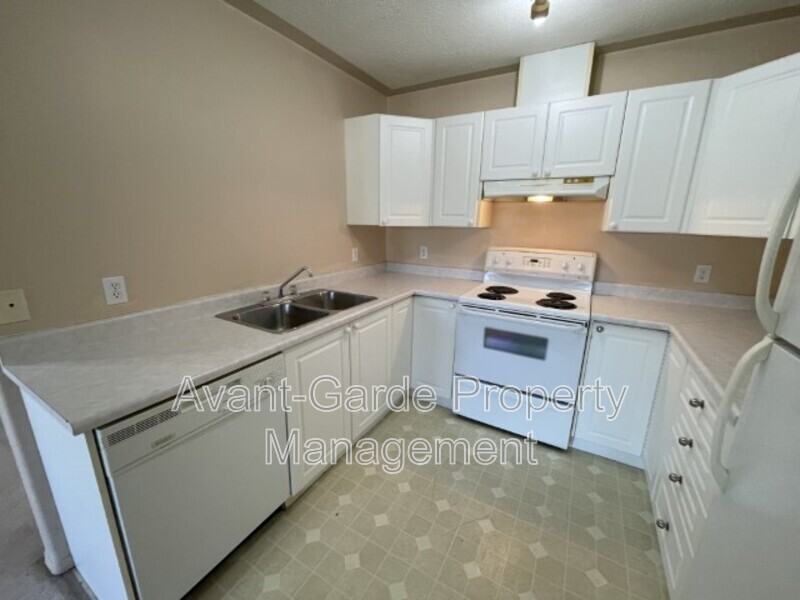 4405 37 St #13 - Photo 6 of 19