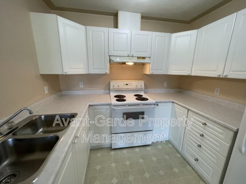 4405 37 St #13 - Photo 7 of 19