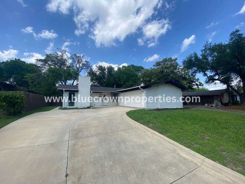 3035 Townsend Dr - Photo 2 of 15