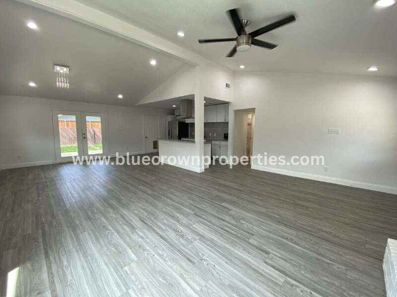 3035 Townsend Dr - Photo 4 of 15