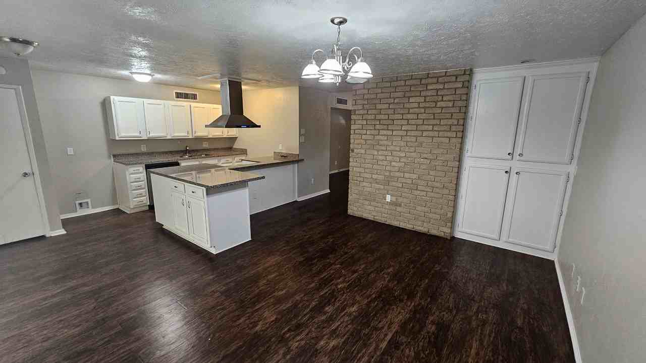 22903 Millgate Dr - Photo 7 of 20
