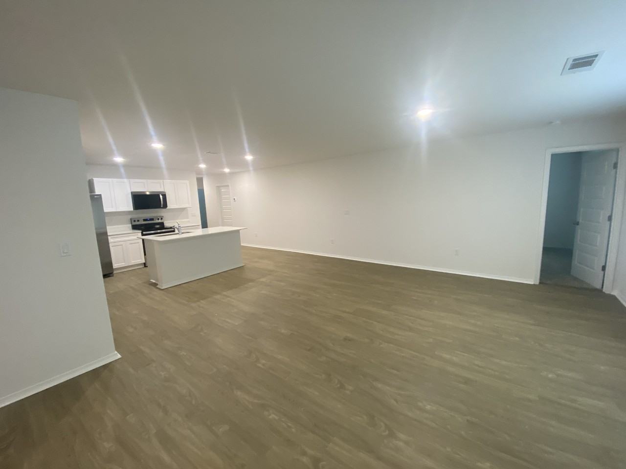 103 E Fredonia Ct - Photo 4 of 17