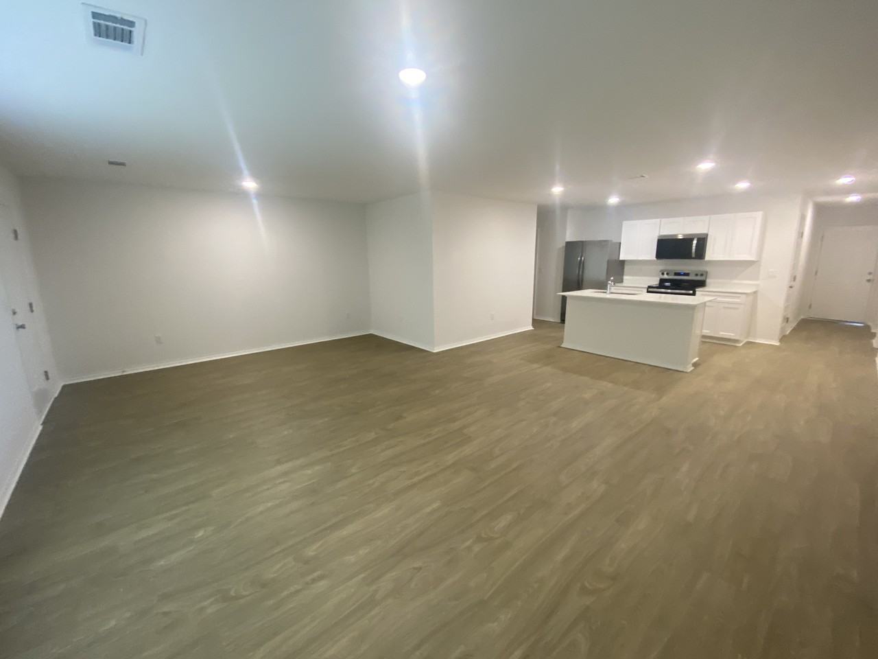 103 E Fredonia Ct - Photo 5 of 17