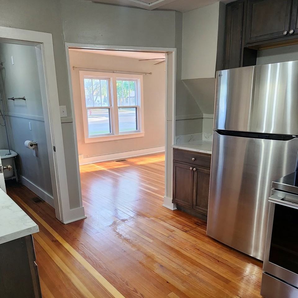 445 5th Ave W - Photo 2 of 15