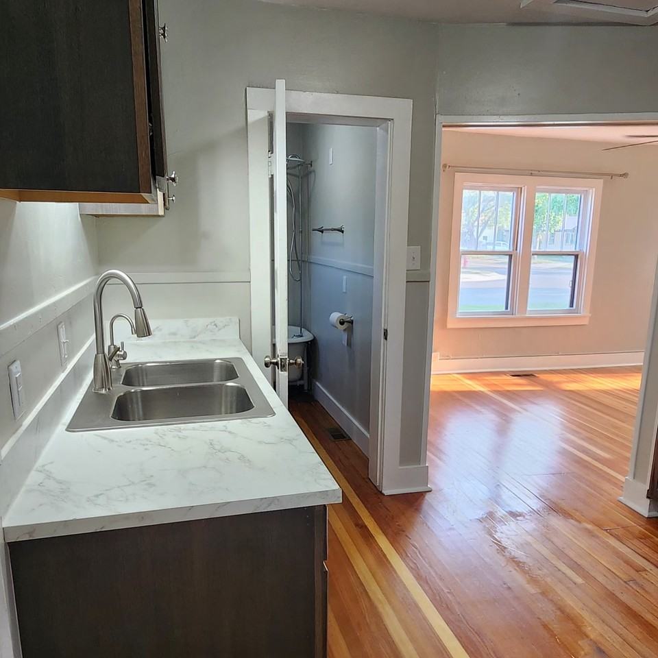 445 5th Ave W - Photo 3 of 15
