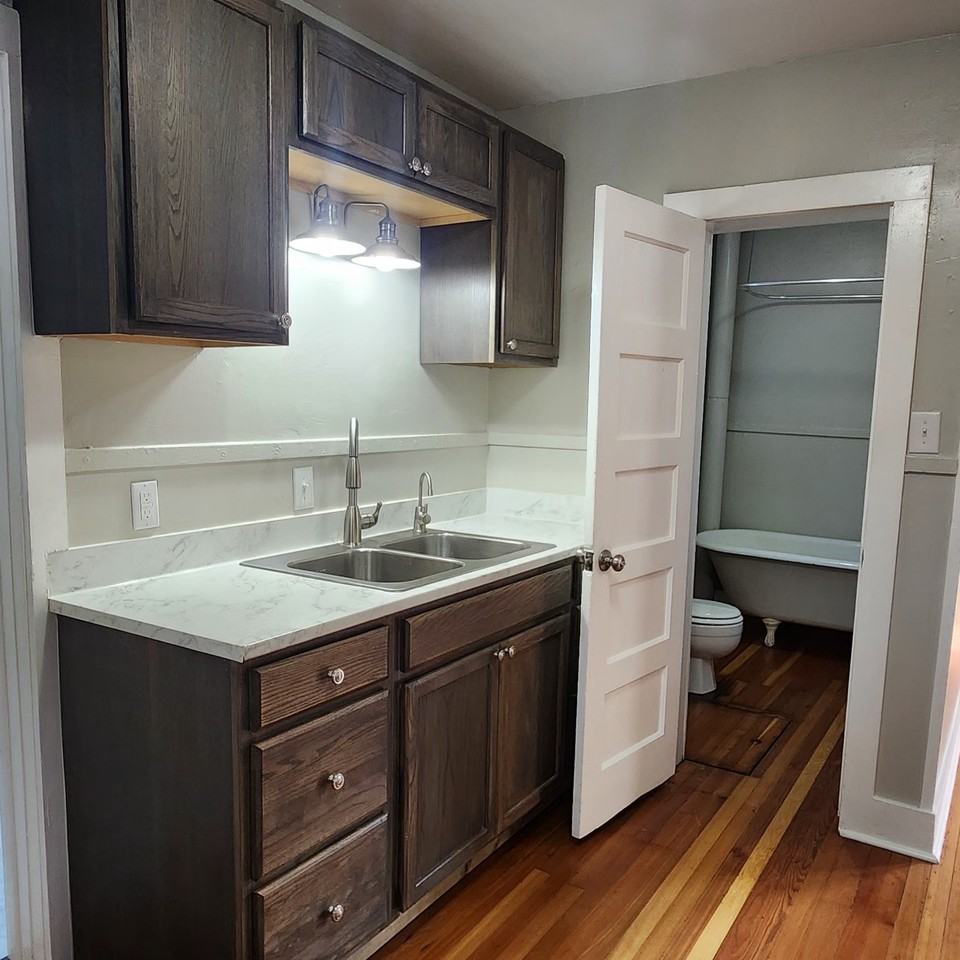 445 5th Ave W - Photo 4 of 15