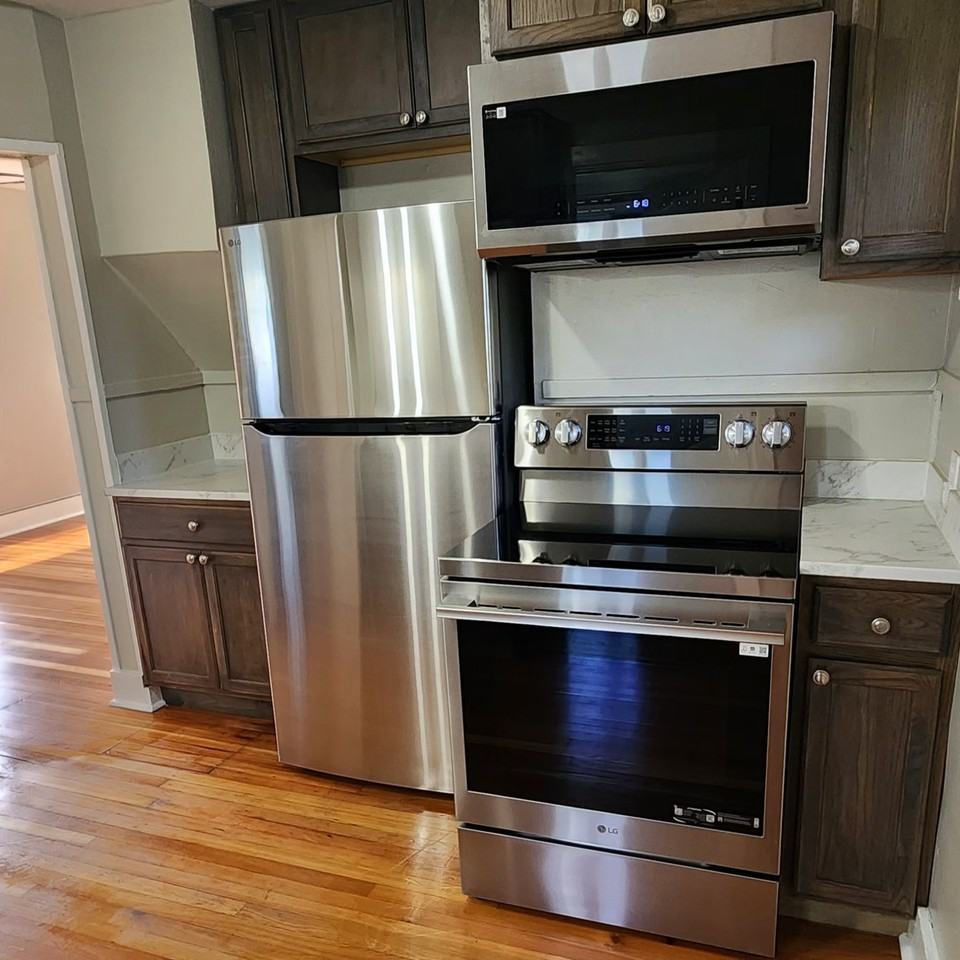 445 5th Ave W - Photo 5 of 15