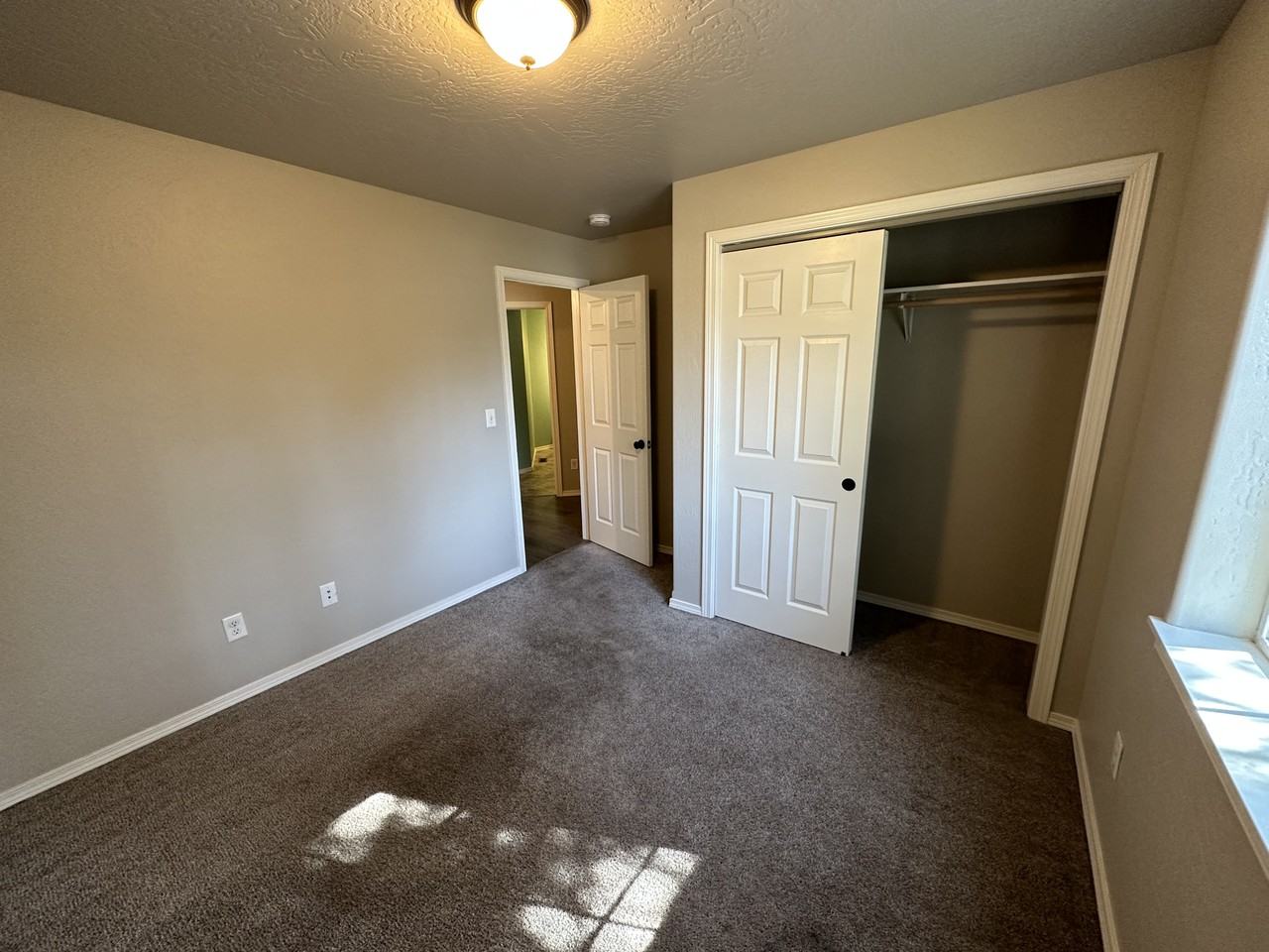 34 W Evergreen Dr - Photo 2 of 26