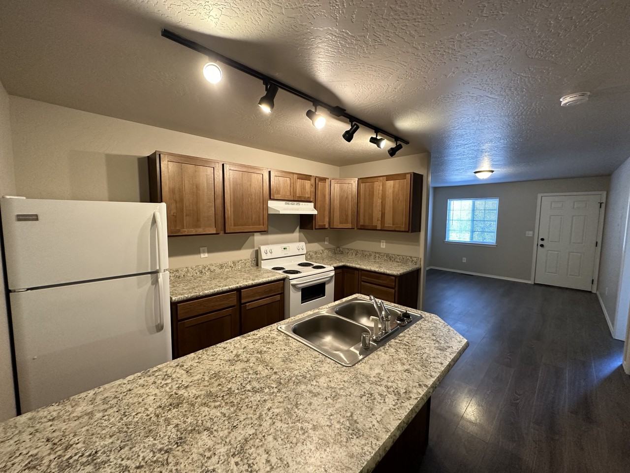 34 W Evergreen Dr - Photo 3 of 26