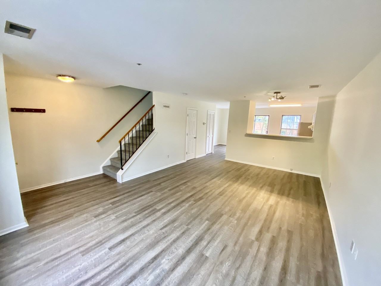 1468 Nestlewood Ct - Photo 3 of 11