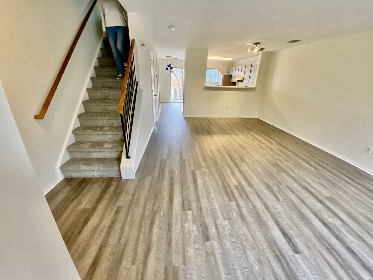 1468 Nestlewood Ct - Photo 4 of 11