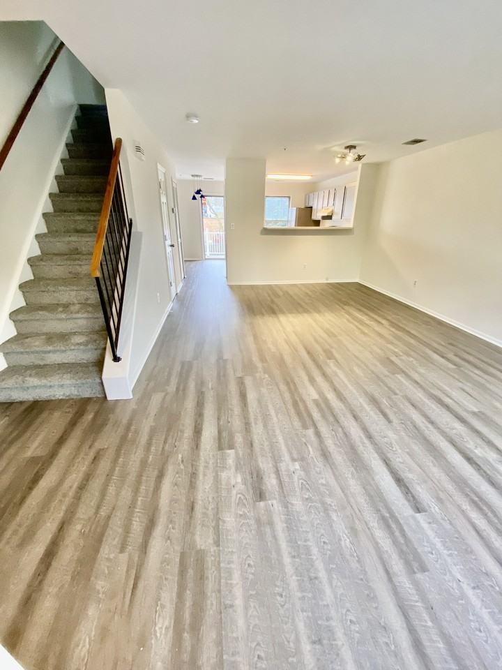 1468 Nestlewood Ct - Photo 5 of 11