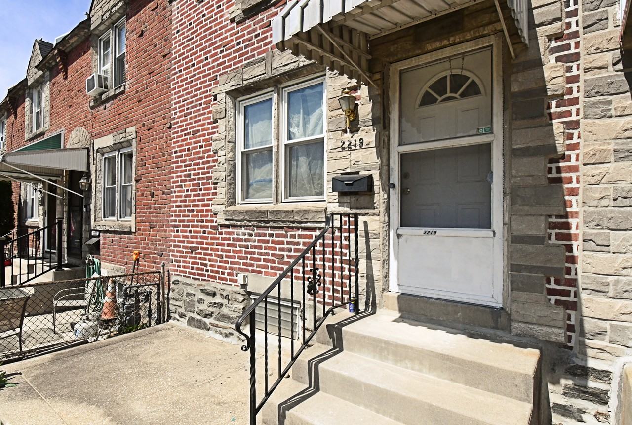 2219 Ardmore Ave - Photo 3 of 40
