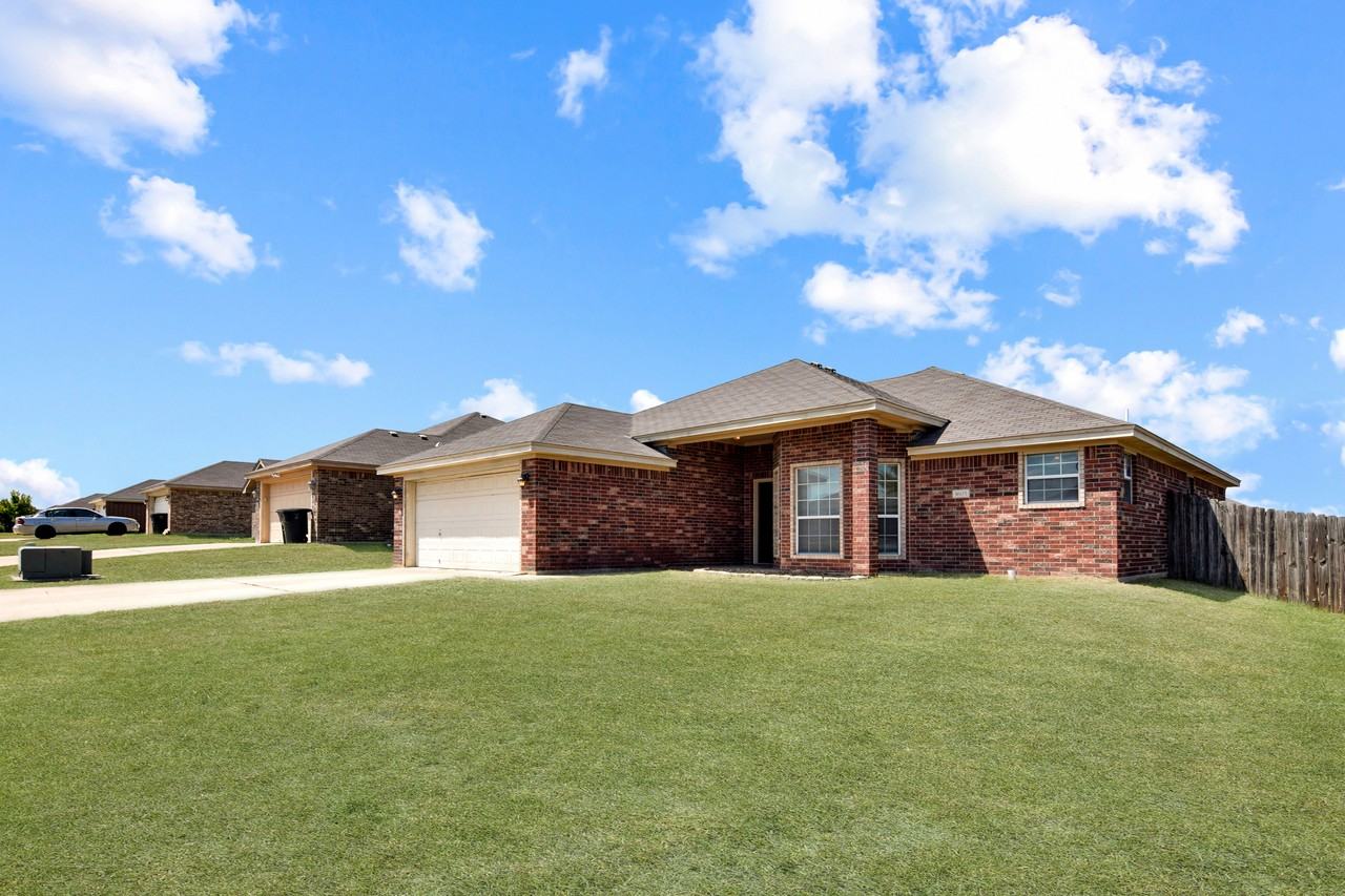 3605 Salt Fork Dr - Photo 3 of 20