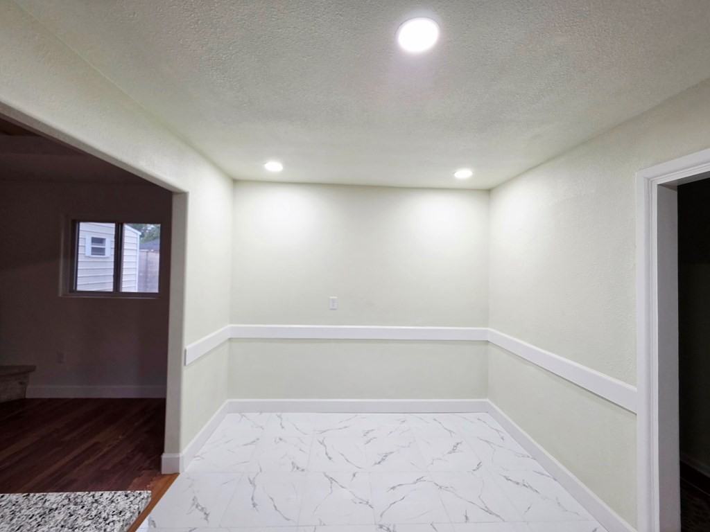 1603 N L St - Photo 3 of 12