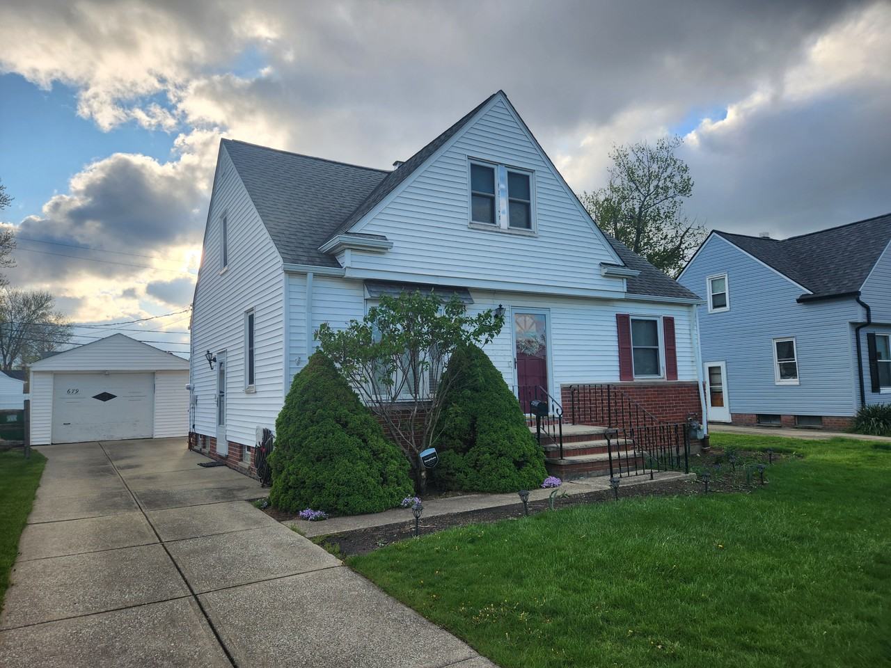 679 Dickerson Rd - Photo 2 of 18