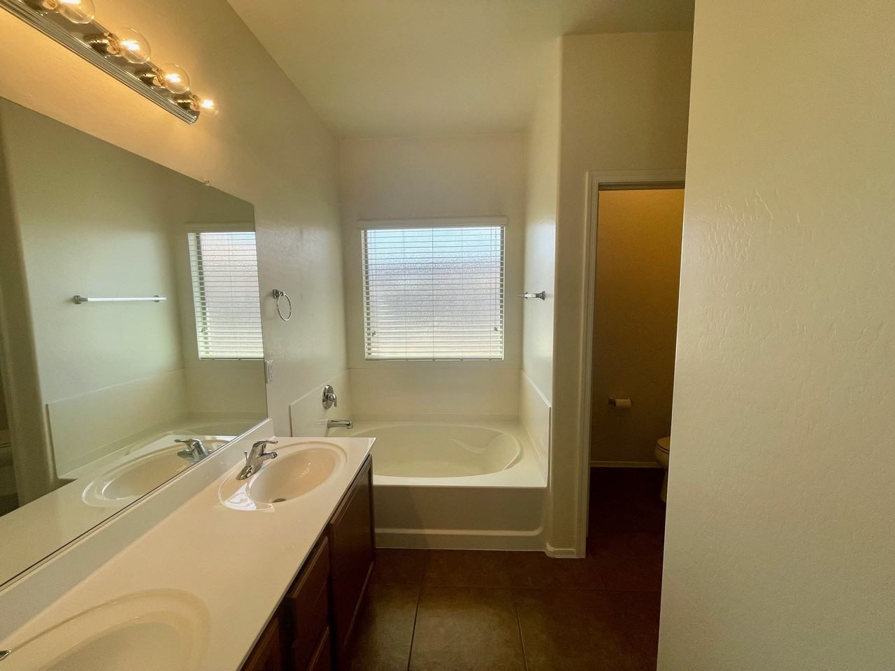 11587 W Rio Vista Ln - Photo 2 of 27