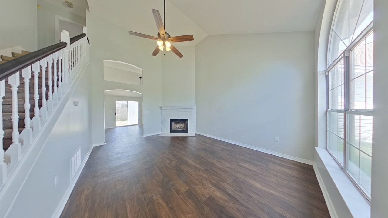 924 Village Ln - Photo 3 of 16