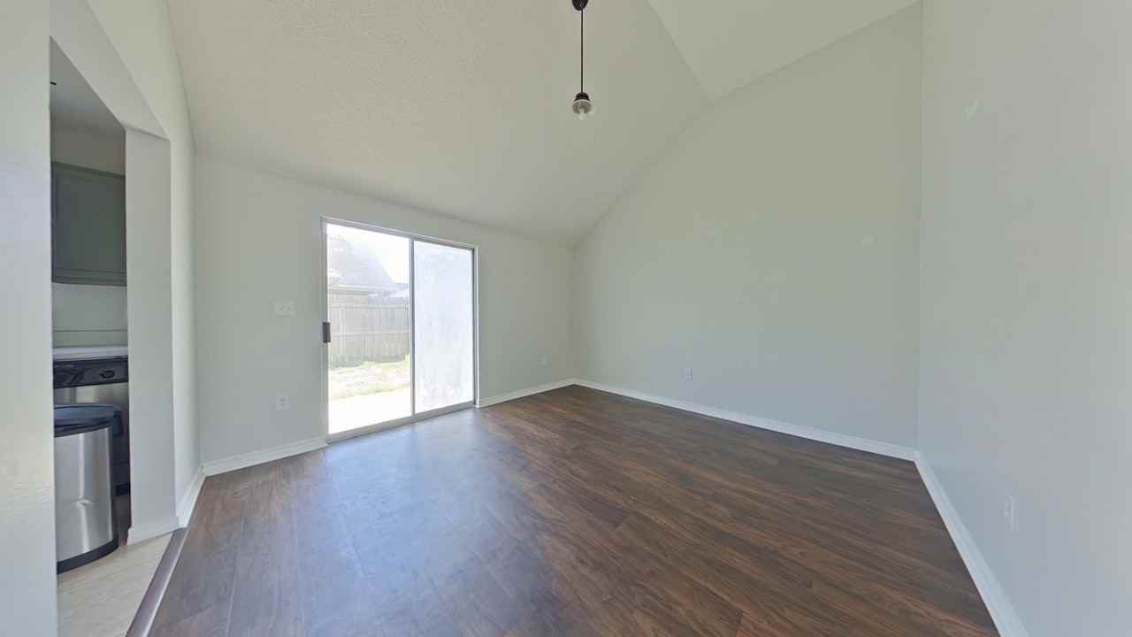 924 Village Ln - Photo 5 of 16