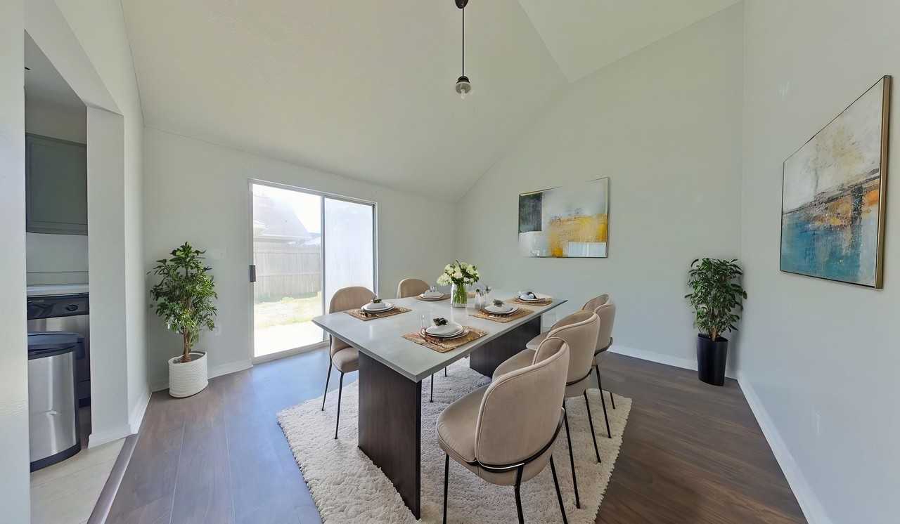 924 Village Ln - Photo 6 of 16