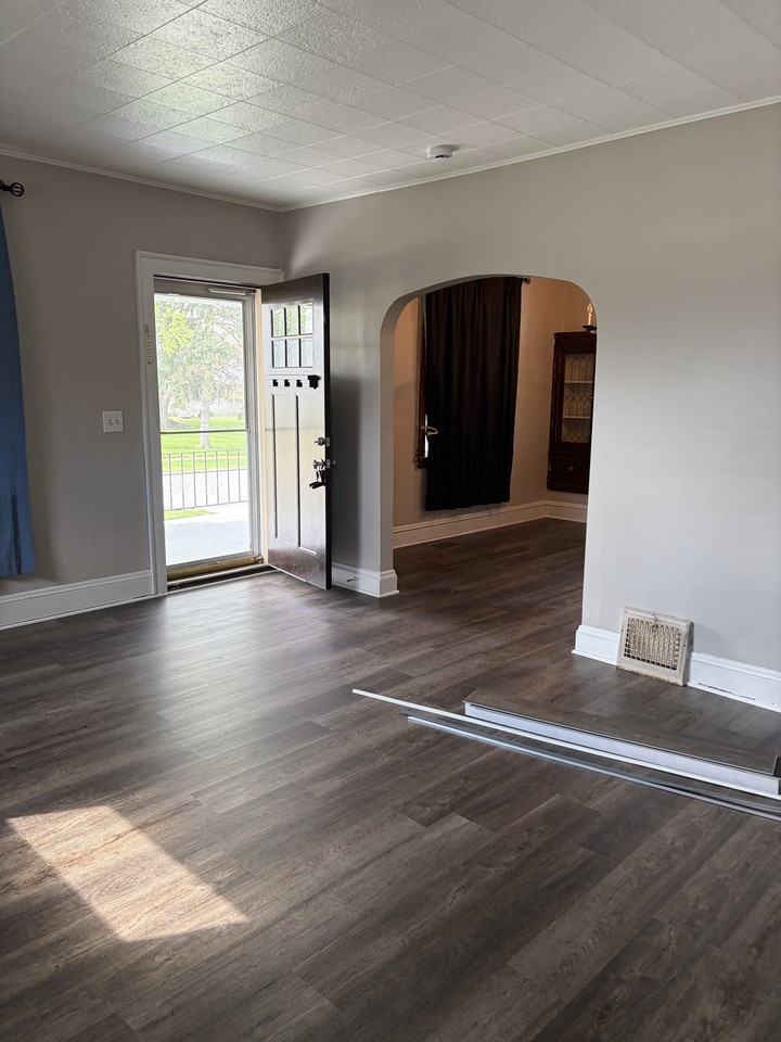 9474 Roxbury Rd - Photo 7 of 10