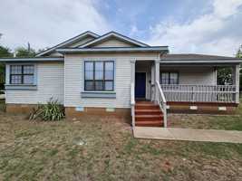 featured image of 2908 N Fonshill Ave
