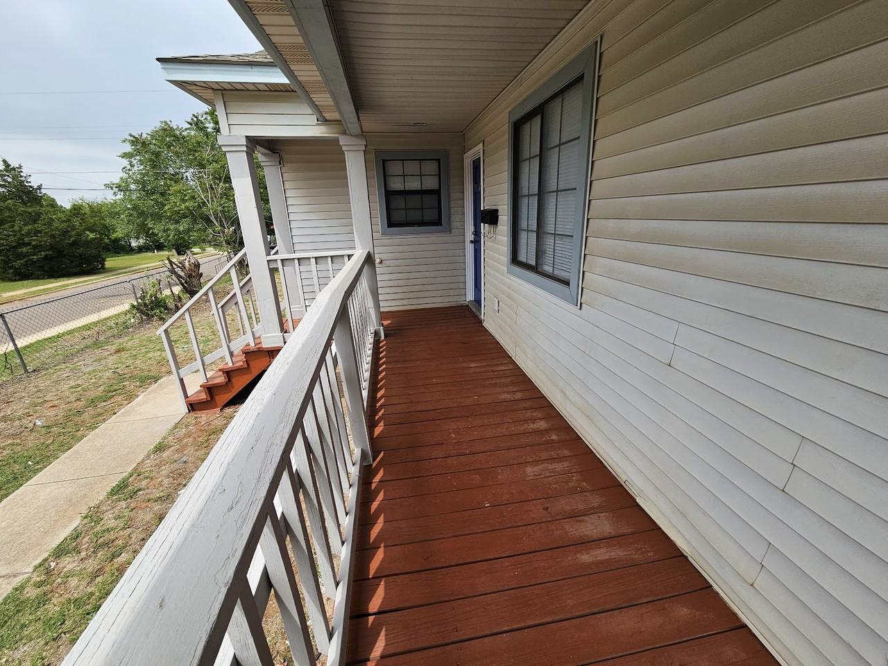 2908 N Fonshill Ave - Photo 2 of 23