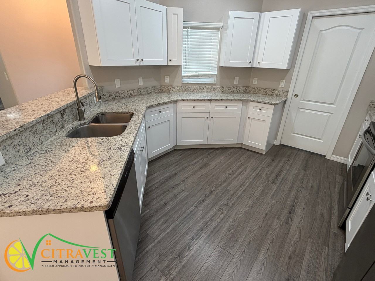 7766 N Fieldstone Dr - Photo 4 of 14