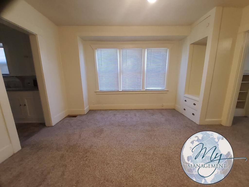 627 Main Ave W - Photo 5 of 16