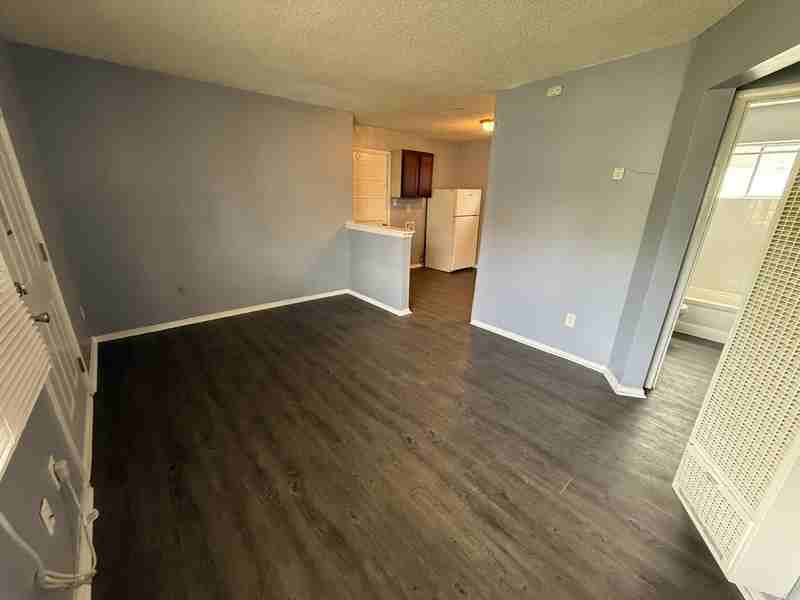 2086 Hubert Ave - Photo 2 of 16