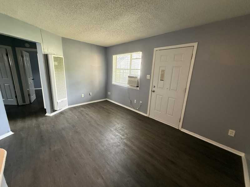 2086 Hubert Ave - Photo 6 of 16
