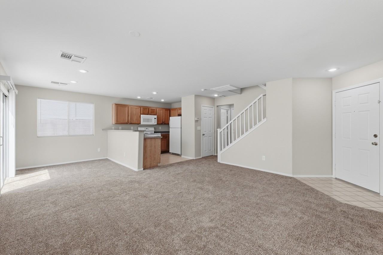 8208 New Leaf Ave - Photo 2 of 21