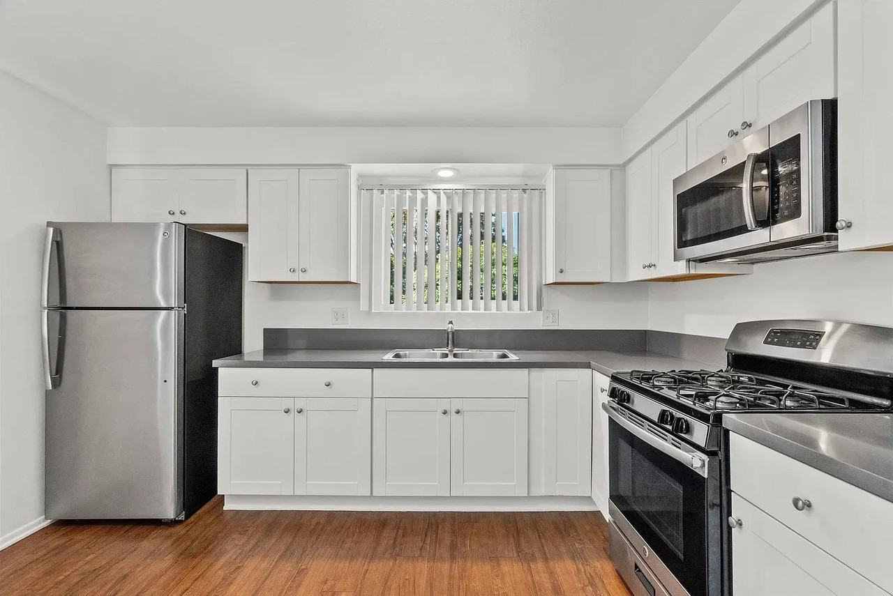 520 W Carrillo St - Photo 6 of 12