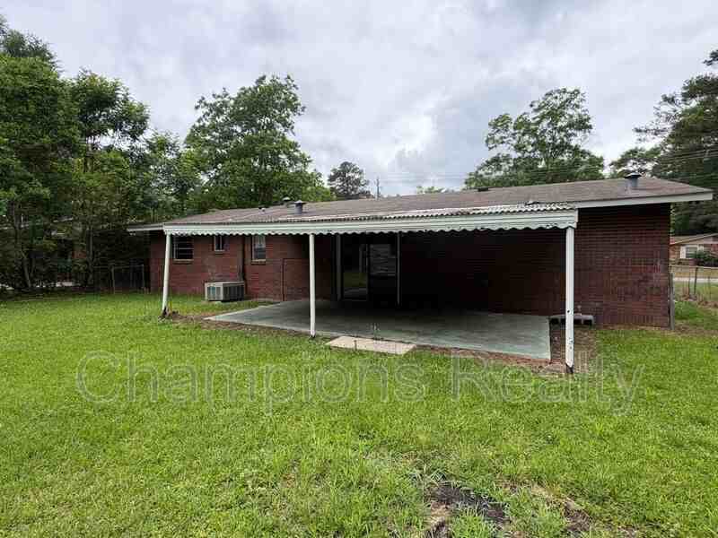 2316 Wellborn Dr - Photo 3 of 10