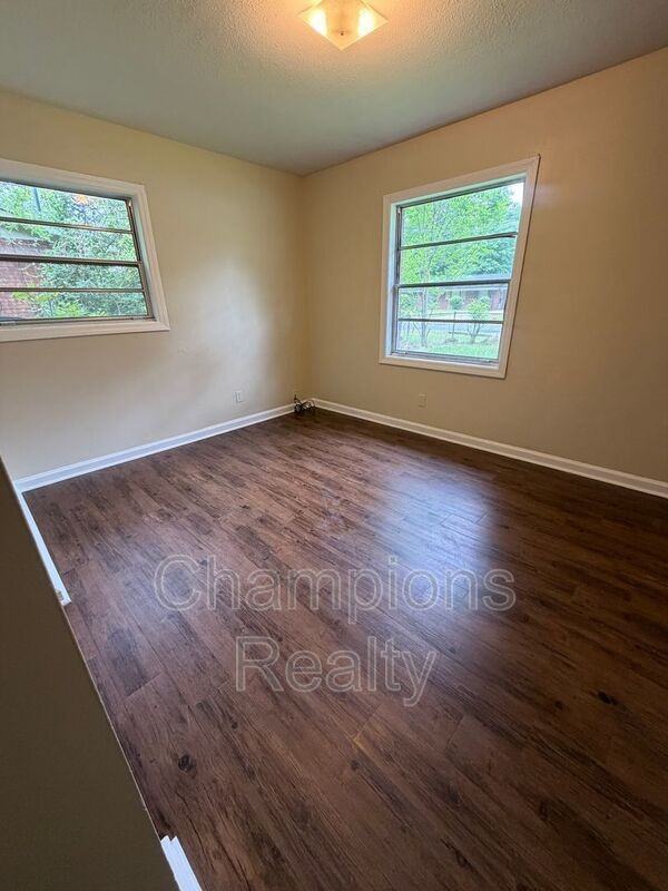 2316 Wellborn Dr - Photo 7 of 10