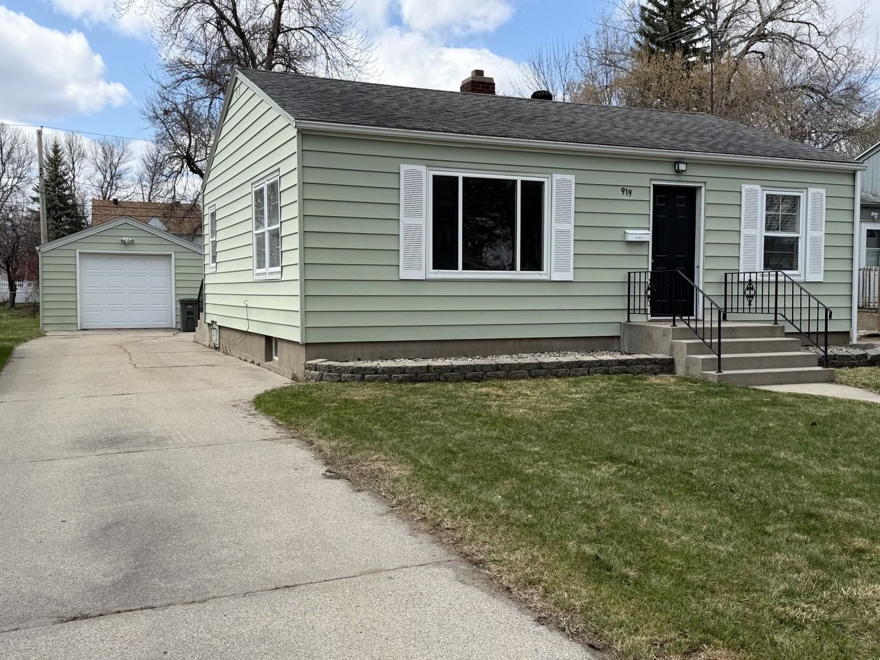 919 12th St S - Photo 2 of 17