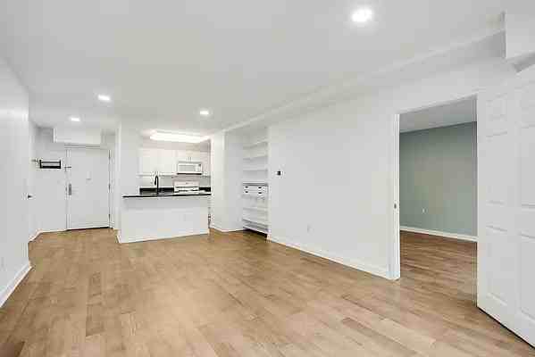 1400 5Th Ave - Photo 4 of 11