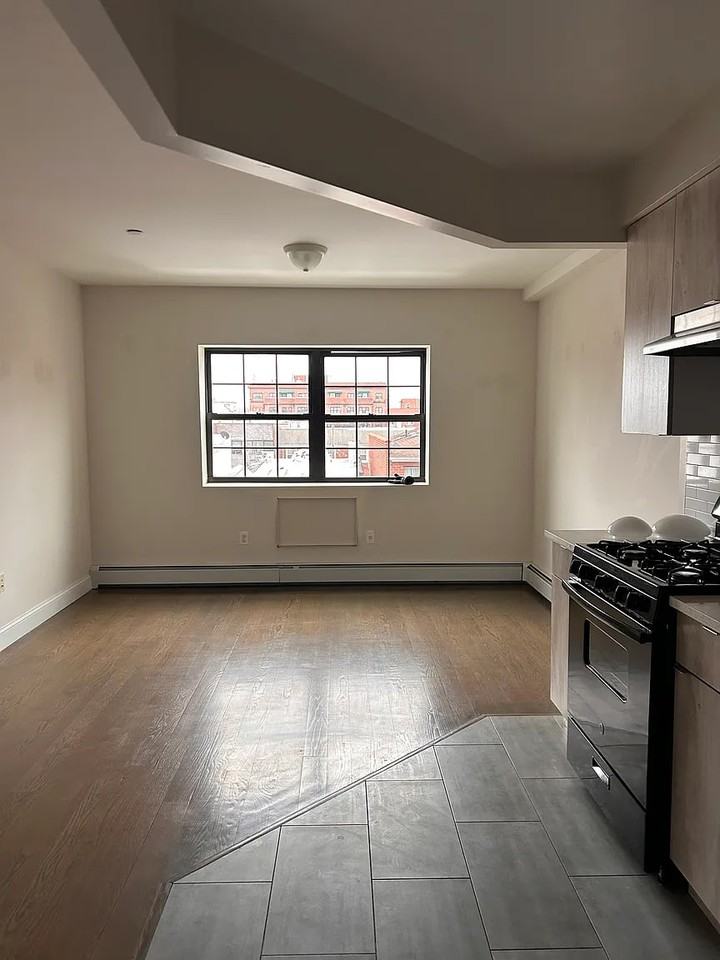 10212 Radcliff Ave - Photo 2 of 4