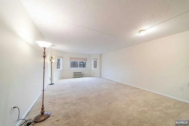 310 Lookout Ave - Photo 4 of 8