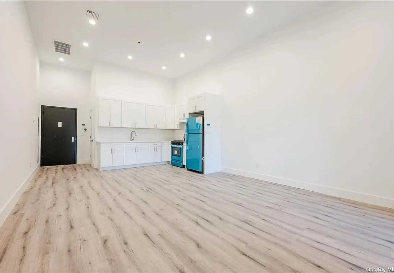 316 Fulton Ave - Photo 3 of 7