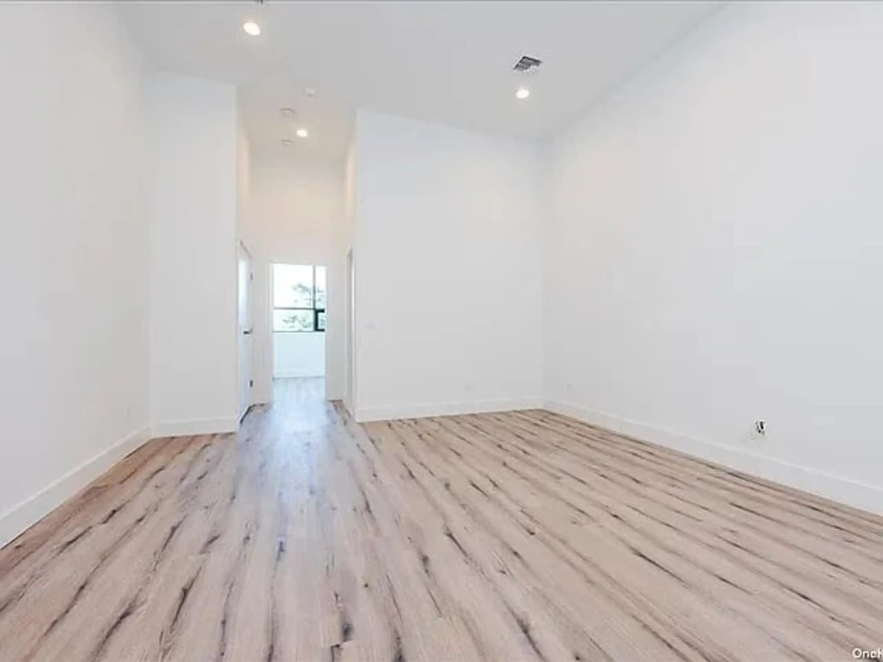 316 Fulton Ave - Photo 4 of 7