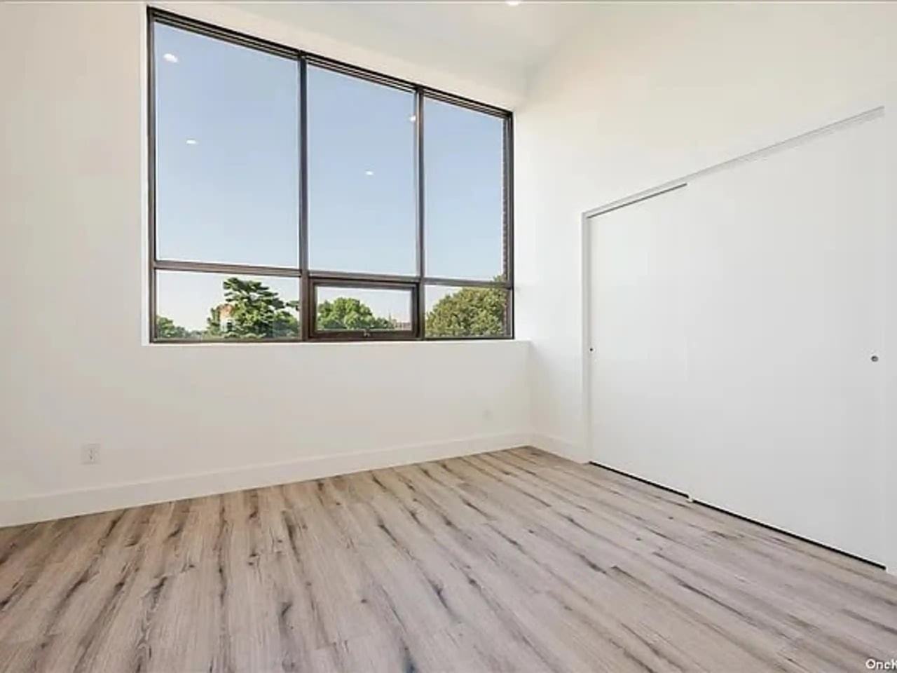 316 Fulton Ave - Photo 5 of 7