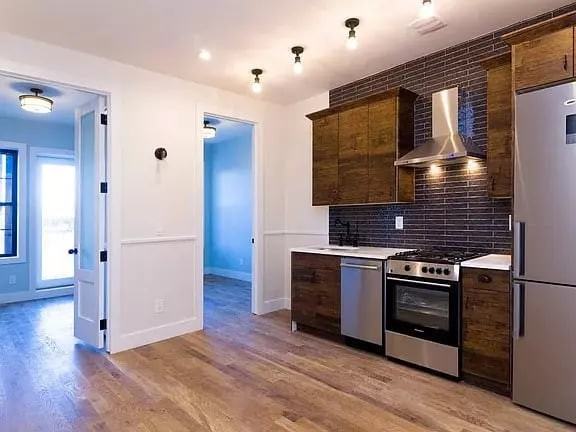 331 Melrose St - Photo 3 of 9