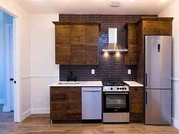 331 Melrose St - Photo 5 of 9